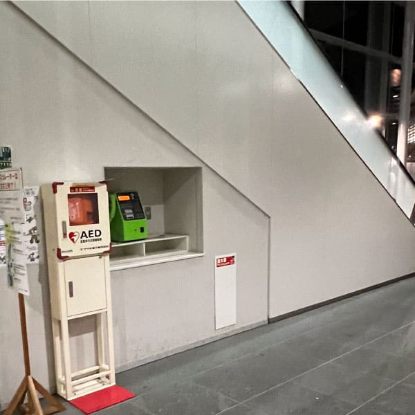 メディア棟1階 AED