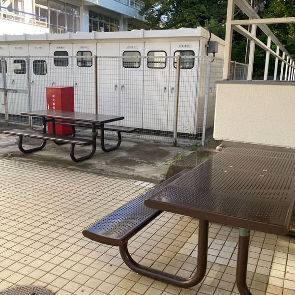第二学生会館前(屋外)休憩所
