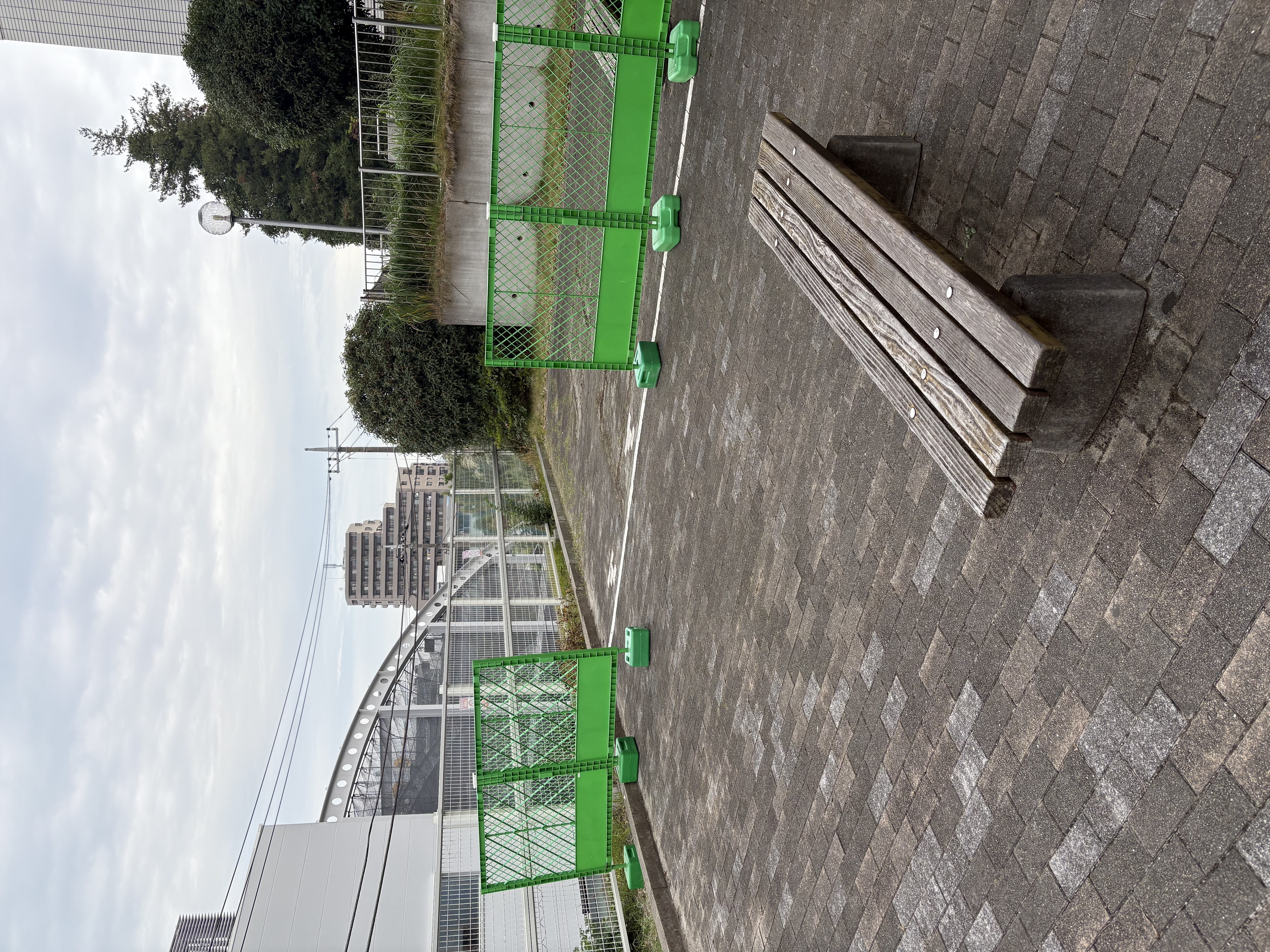 体育館連絡ブリッジ横 喫煙所